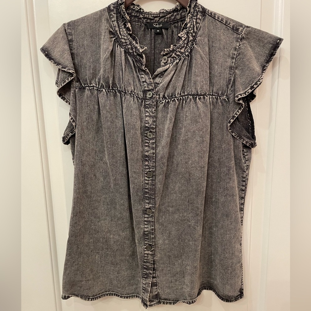 Super cute Rails gray/black denim wash blouse